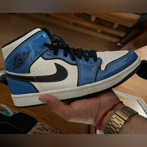 Air Jordan 1 SE “Signal Blue”